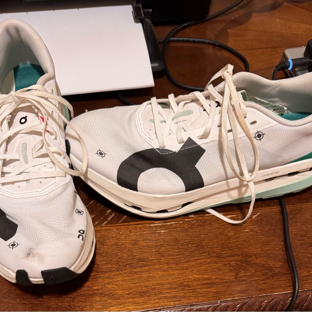 On Cloud Cloudboom Echo3 race shoes
